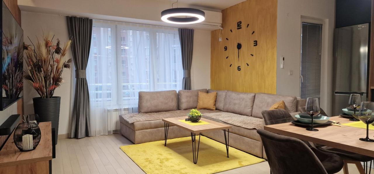 Luxury Yellow & Modern Apartment 스코페 외부 사진