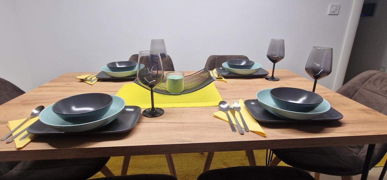 Luxury Yellow & Modern Apartment 스코페 외부 사진