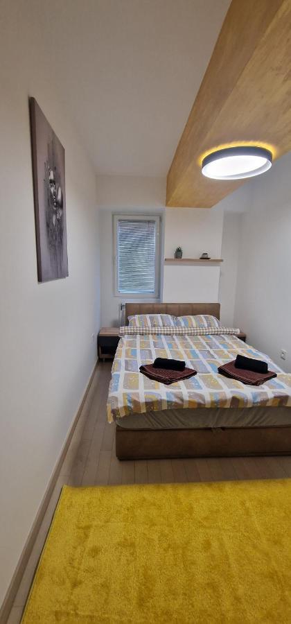 Luxury Yellow & Modern Apartment 스코페 외부 사진