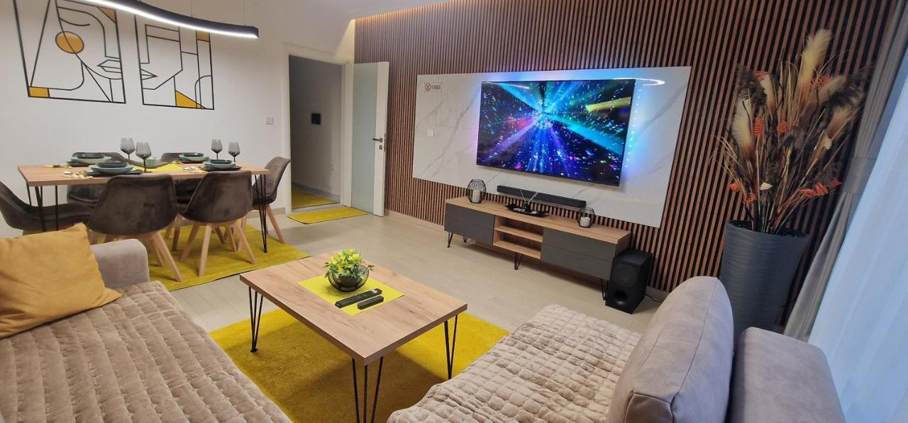 Luxury Yellow & Modern Apartment 스코페 외부 사진